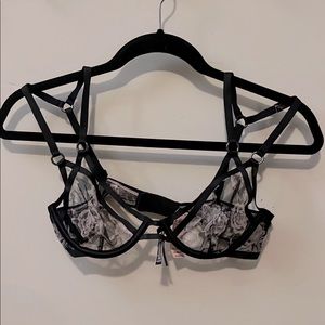 SOLD✌🏼Black & Pink Rose Lace 34B Bra